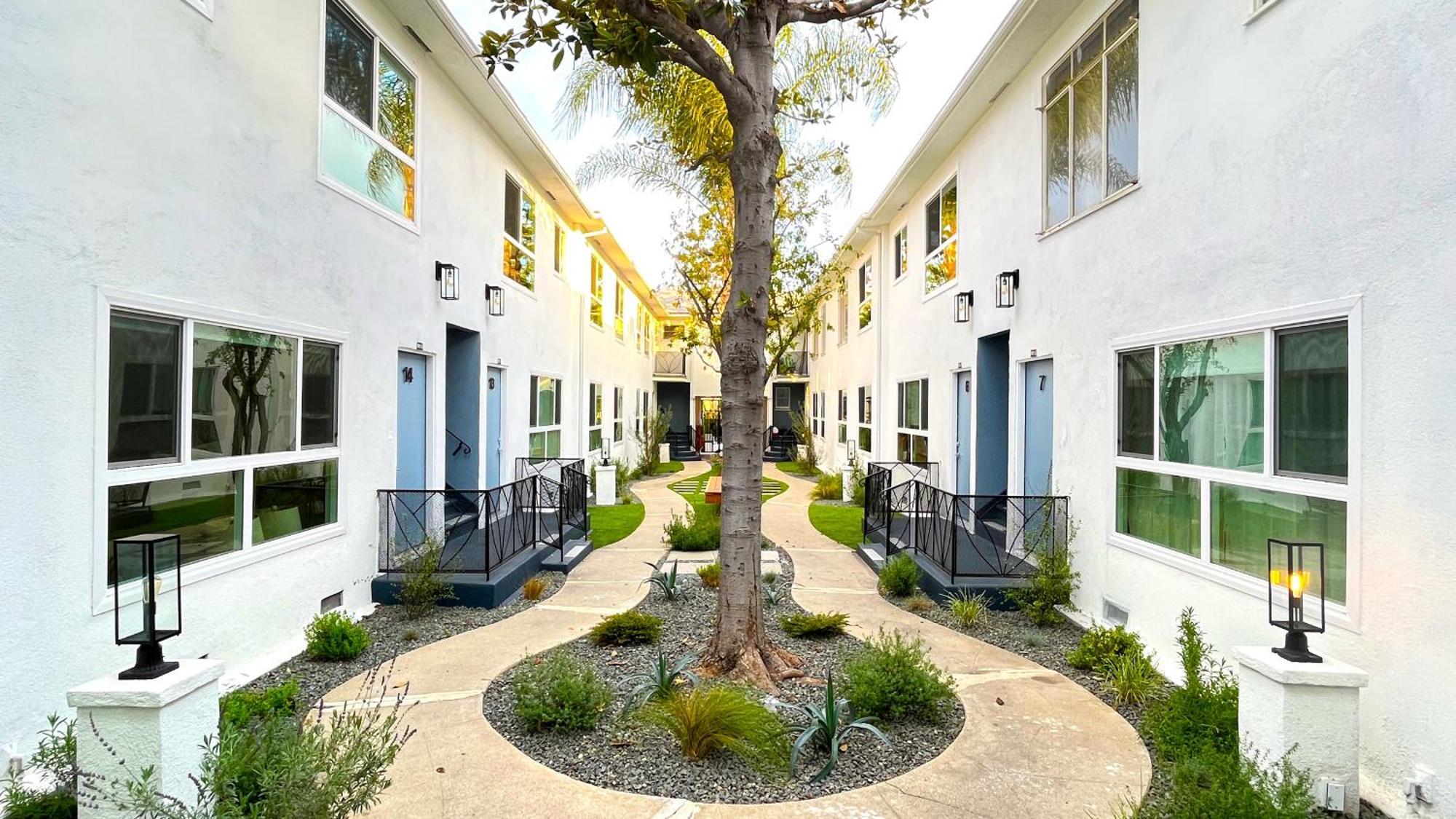 Hollywood/Thai Town Courtyard Apartment Los Ángeles Exterior foto